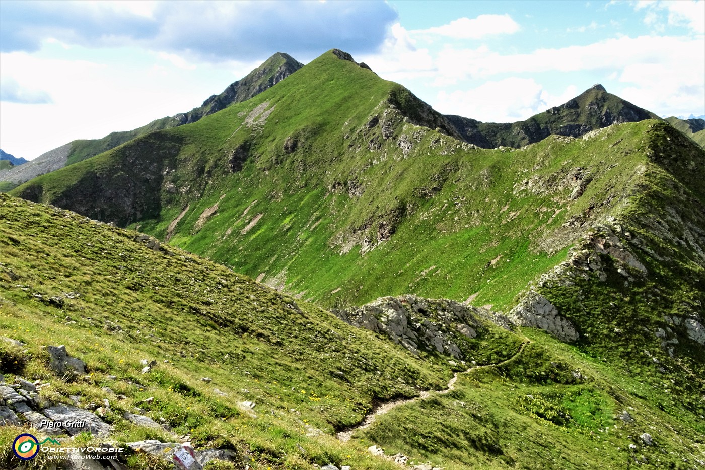 81 Dal dosso (2350  m circa) sopra Passo di Val Cervia sent. 204A per i laghetti.JPG